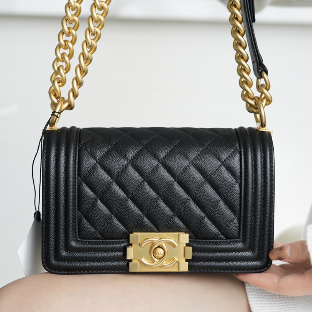 CHANEL MEDIUM BOY FLAP BAG CHANEL MEDIUM BOY FLAP BAG