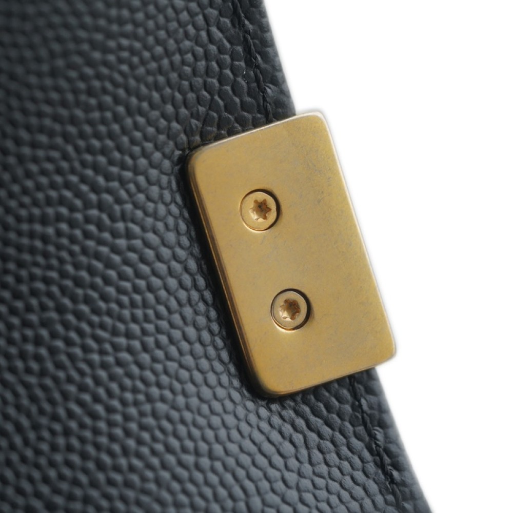 CHANEL MEDIUM BOY FLAP BAG CHANEL MEDIUM BOY FLAP BAG