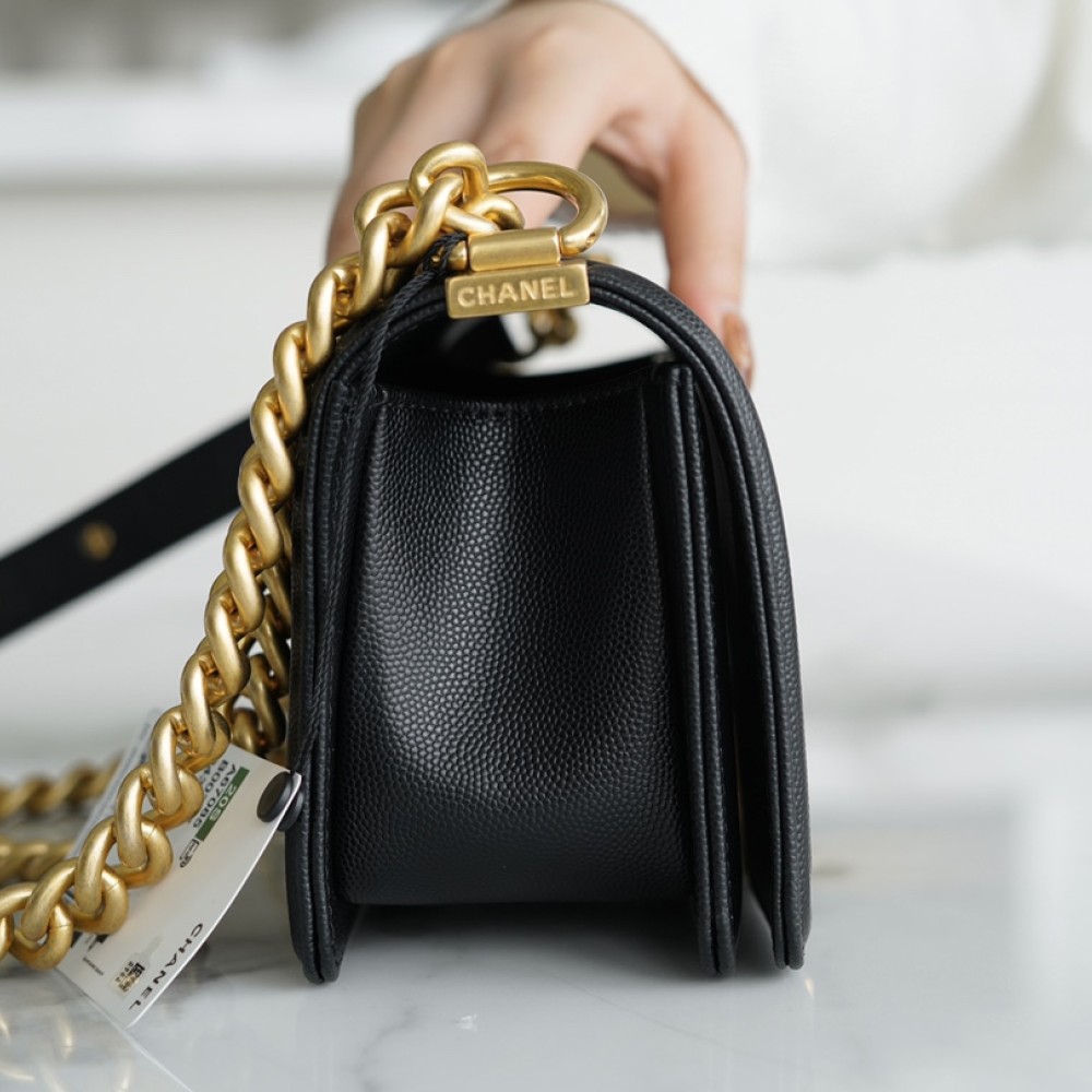 CHANEL MEDIUM BOY FLAP BAG CHANEL MEDIUM BOY FLAP BAG