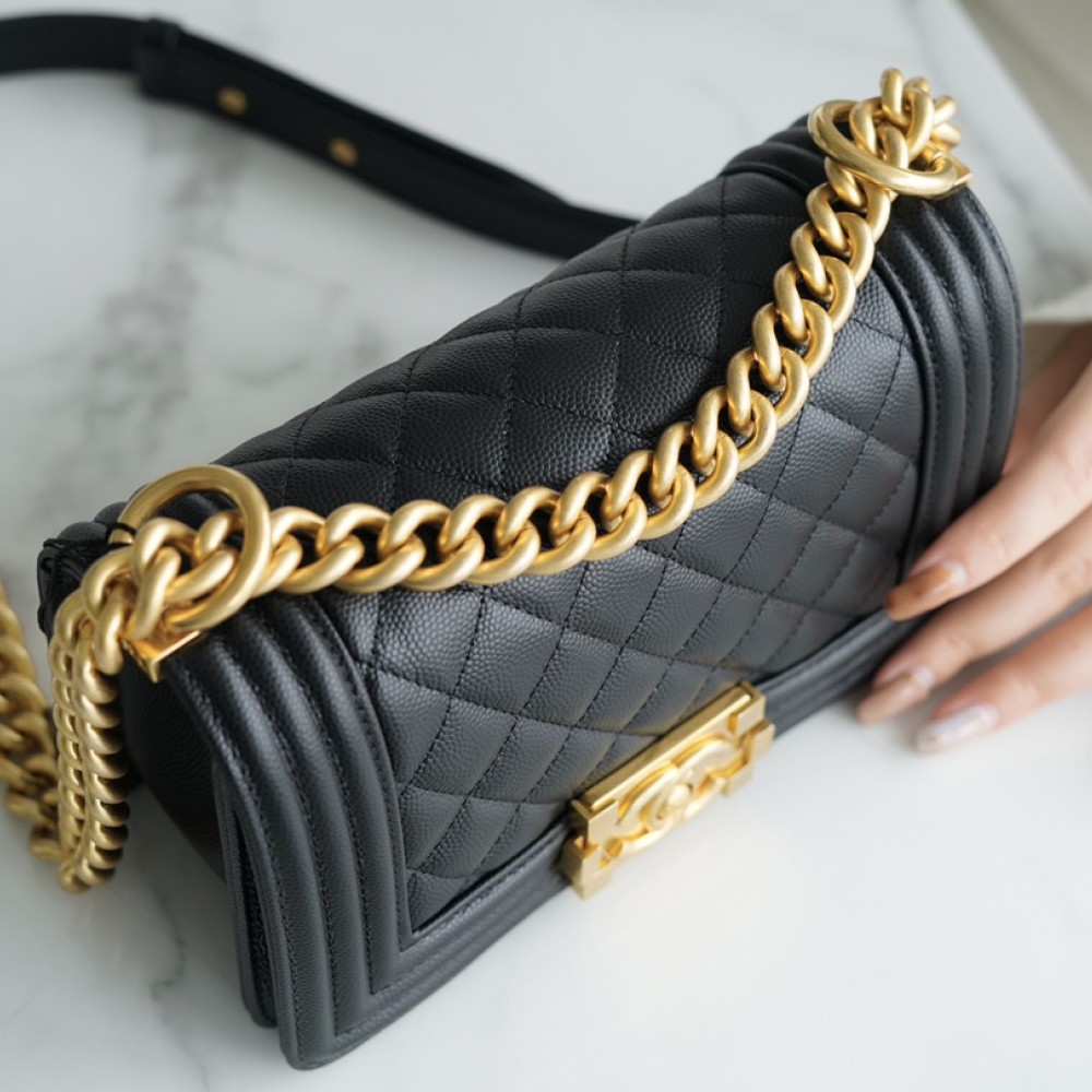 CHANEL MEDIUM BOY FLAP BAG CHANEL MEDIUM BOY FLAP BAG