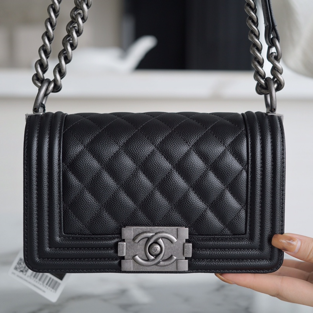 CHANEL MEDIUM BOY FLAP BAG CHANEL MEDIUM BOY FLAP BAG