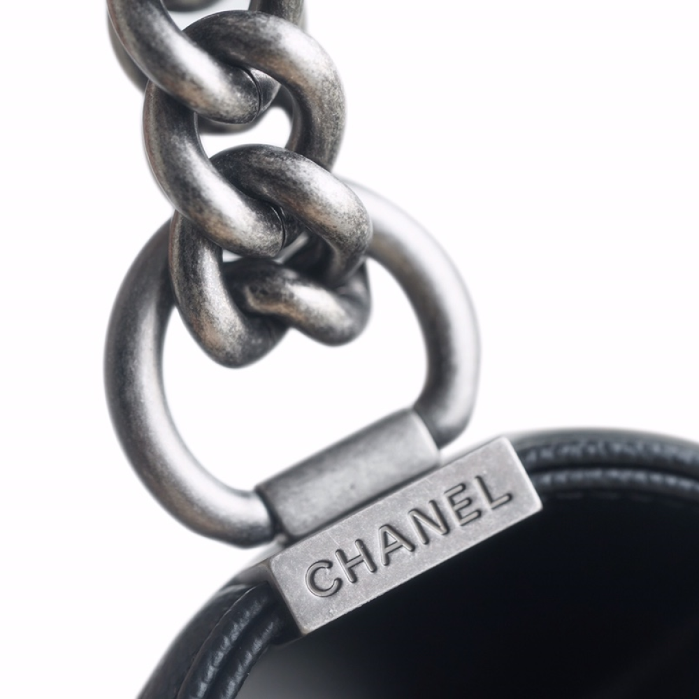 CHANEL MEDIUM BOY FLAP BAG CHANEL MEDIUM BOY FLAP BAG