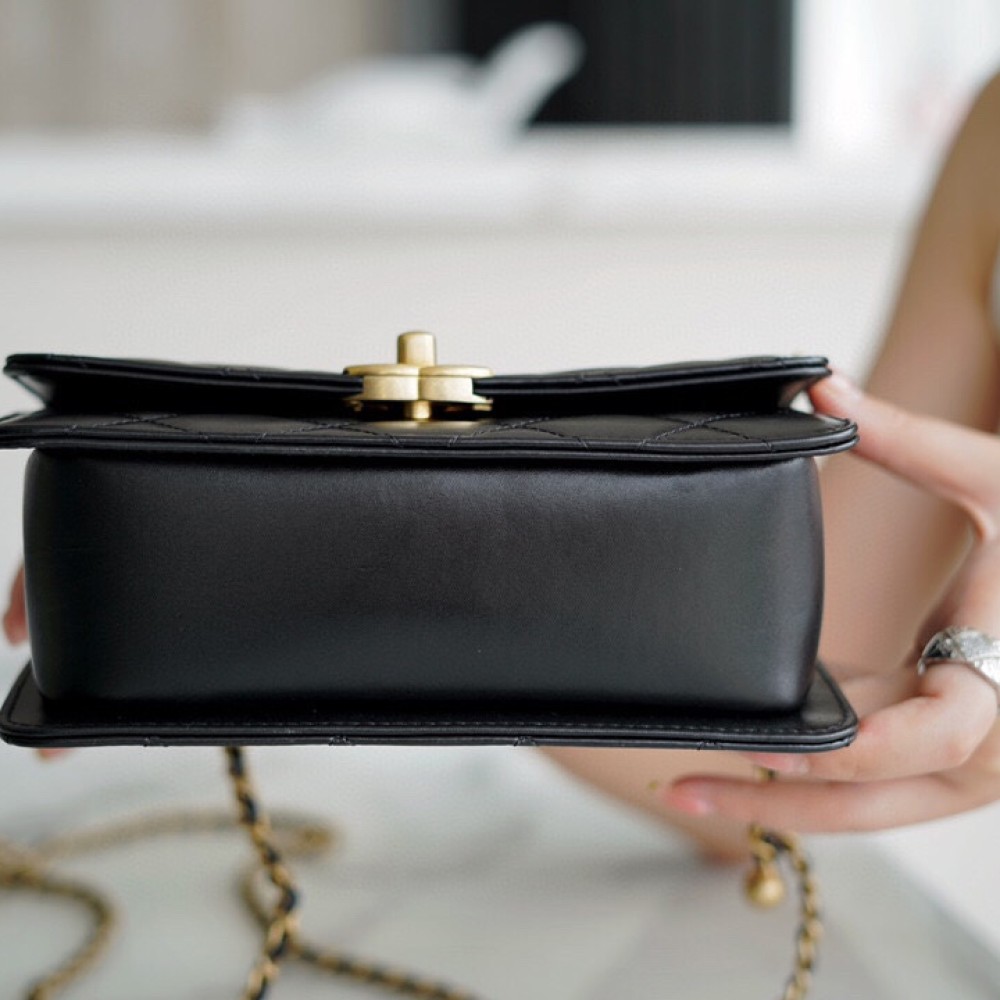 CHANEL MINI PERFECT FIT FLAP BAG CHANEL MINI PERFECT FIT FLAP BAG