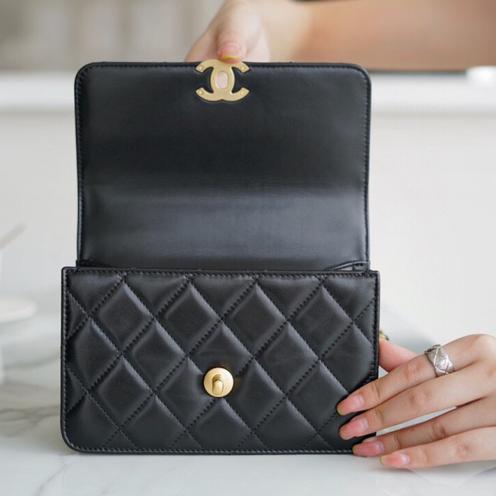 CHANEL MINI PERFECT FIT FLAP BAG CHANEL MINI PERFECT FIT FLAP BAG