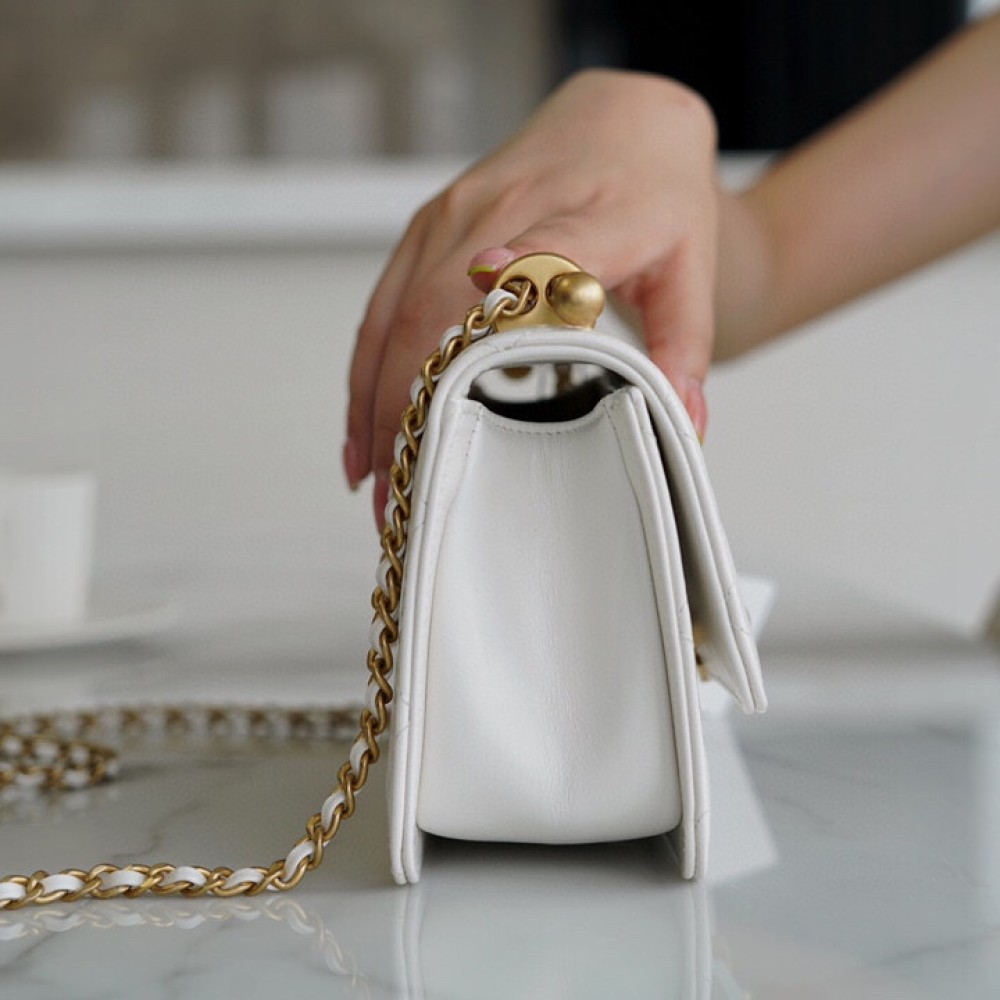 CHANEL MINI PERFECT FIT FLAP BAG CHANEL MINI PERFECT FIT FLAP BAG