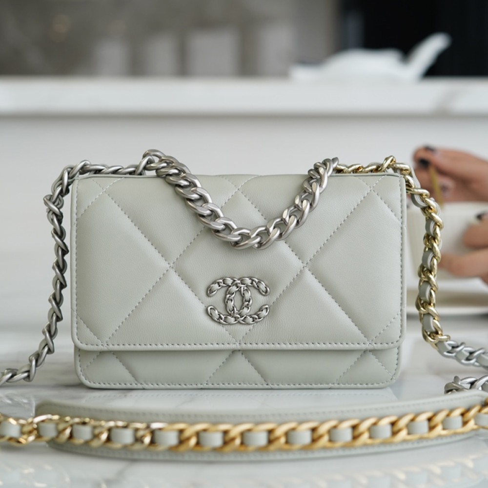 CHANEL 19 WALLET ON CHAIN CHANEL 19 WALLET ON CHAIN