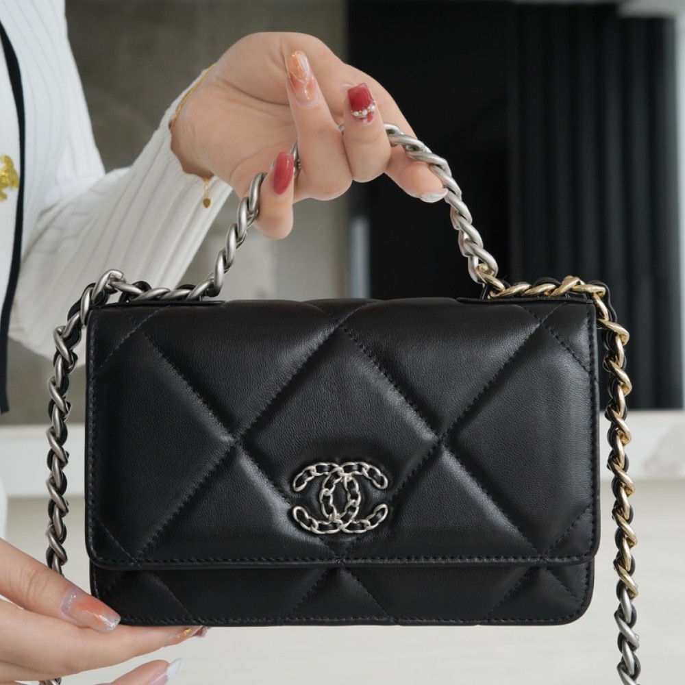 CHANEL 19 WALLET ON CHAIN CHANEL 19 WALLET ON CHAIN