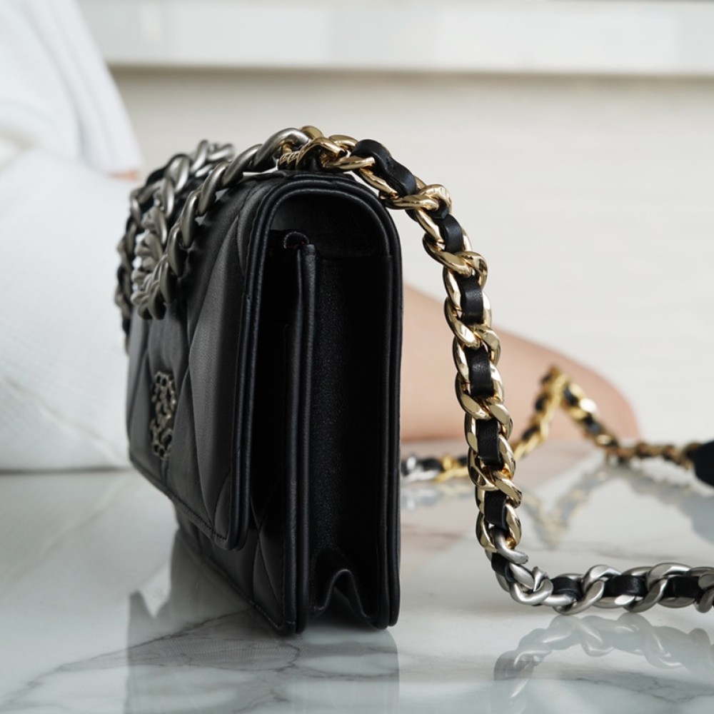 CHANEL 19 WALLET ON CHAIN CHANEL 19 WALLET ON CHAIN