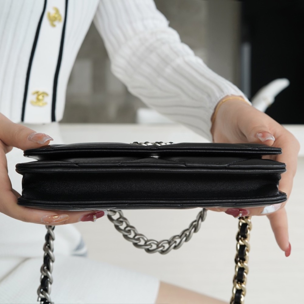 CHANEL 19 WALLET ON CHAIN CHANEL 19 WALLET ON CHAIN