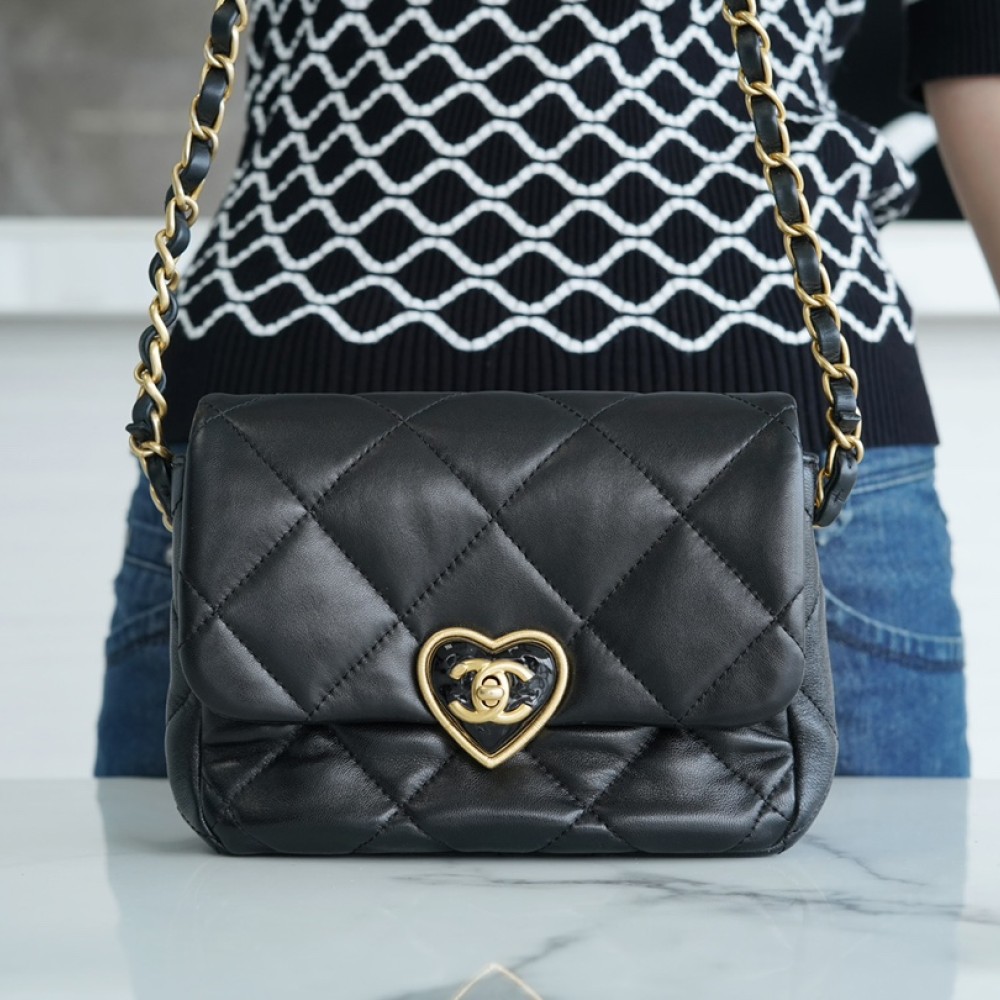 CHANEL MINI HEART SQUARE FLAP BAG CHANEL MINI HEART SQUARE FLAP BAG