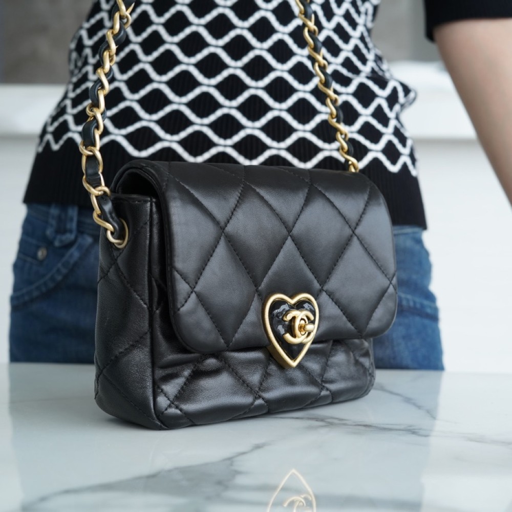 CHANEL MINI HEART SQUARE FLAP BAG CHANEL MINI HEART SQUARE FLAP BAG