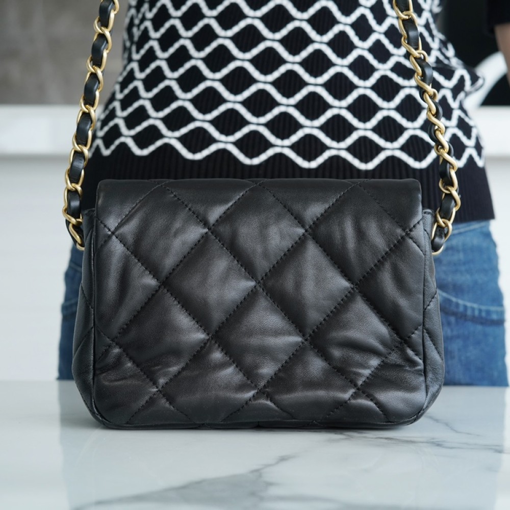 CHANEL MINI HEART SQUARE FLAP BAG CHANEL MINI HEART SQUARE FLAP BAG