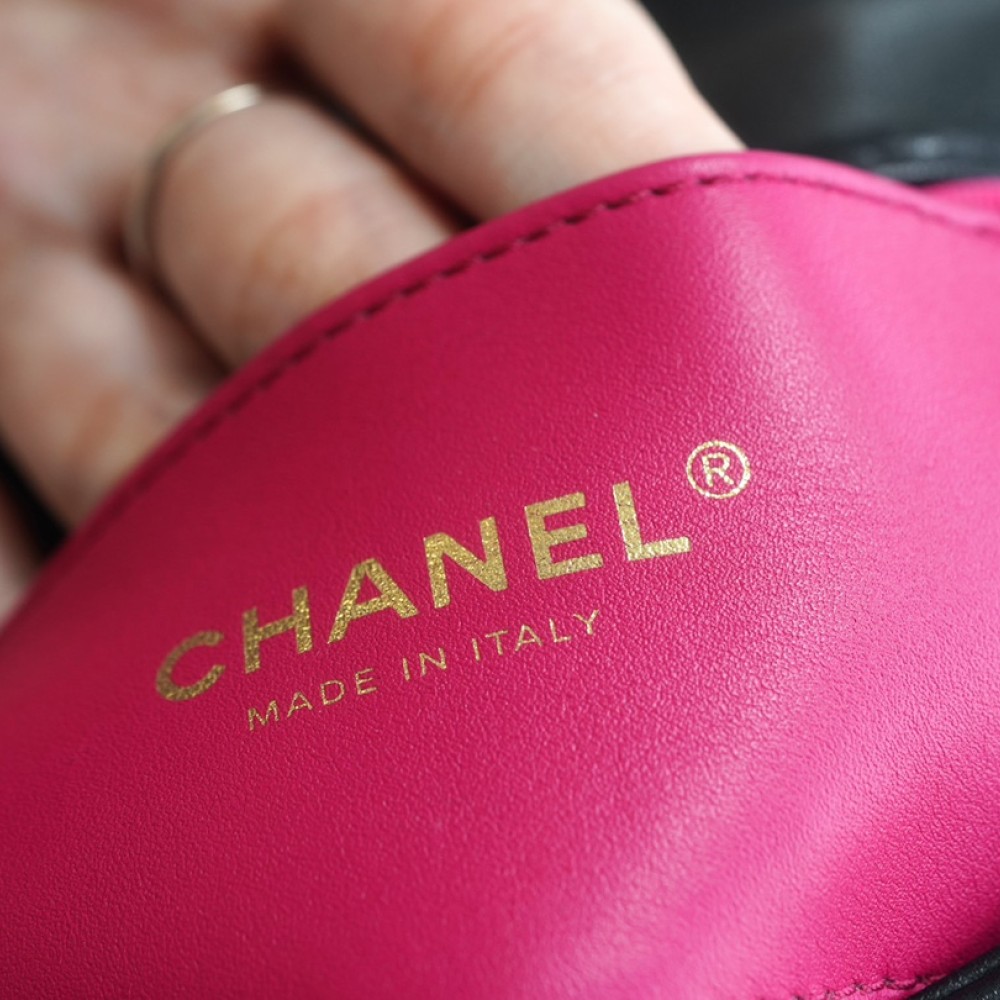 CHANEL MINI HEART SQUARE FLAP BAG CHANEL MINI HEART SQUARE FLAP BAG