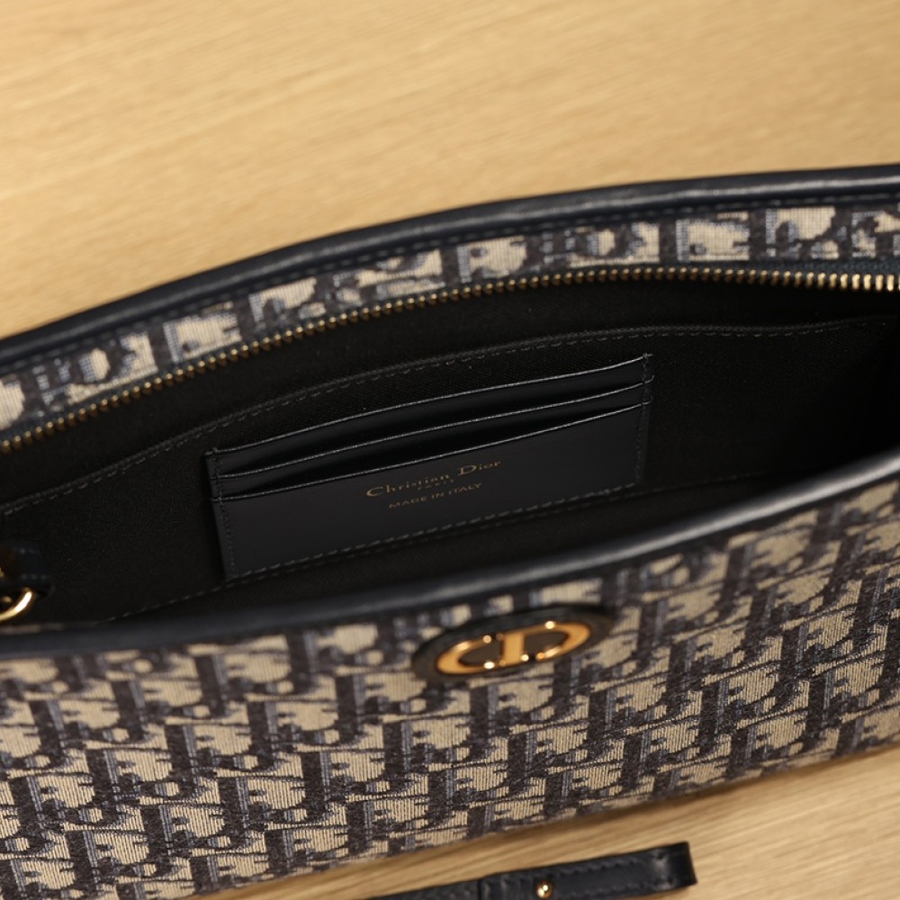 MEDIUM 30 MONTAIGNE POUCH MEDIUM 30 MONTAIGNE POUCH