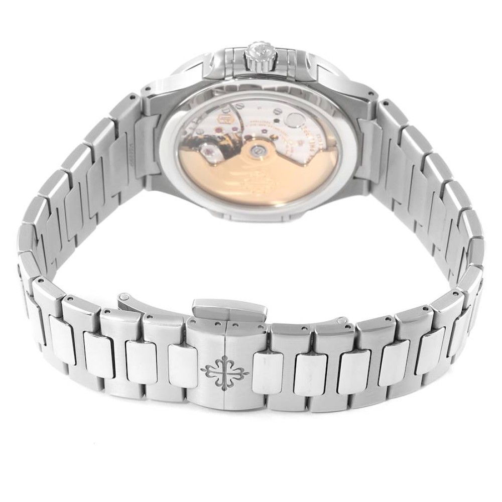 Patek Philippe Nautilus Silver Dial Steel Mens Watch 7118 Patek Philippe Nautilus Silver Dial Steel Mens Watch 7118